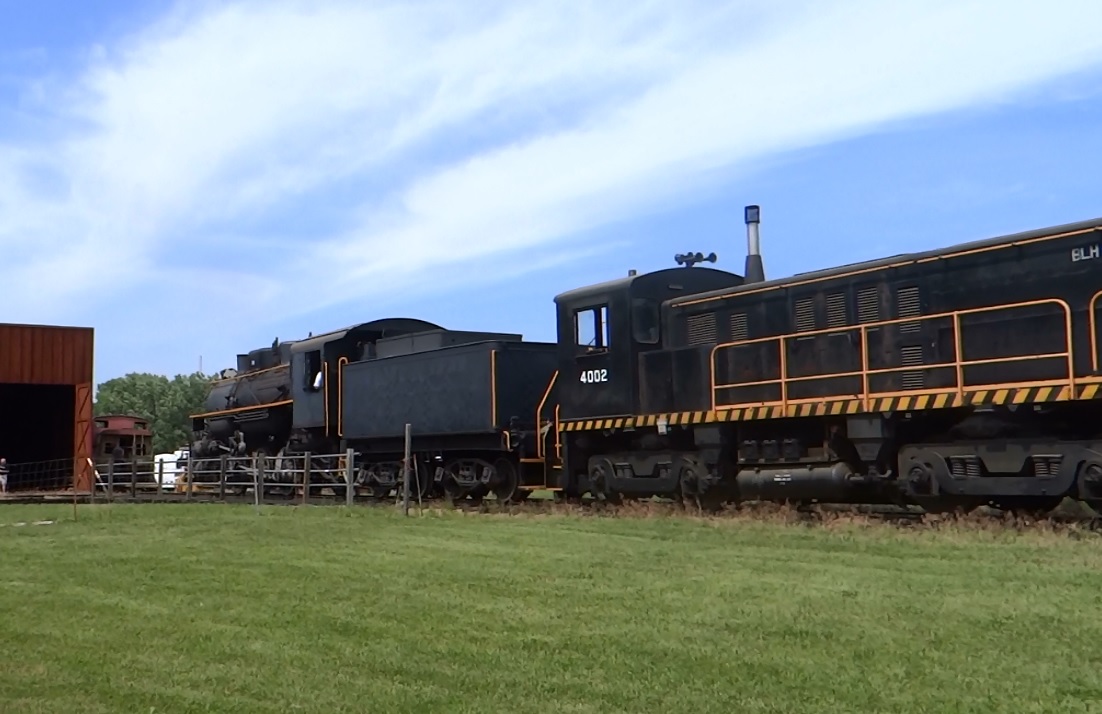 Locomotive 4002 with 29